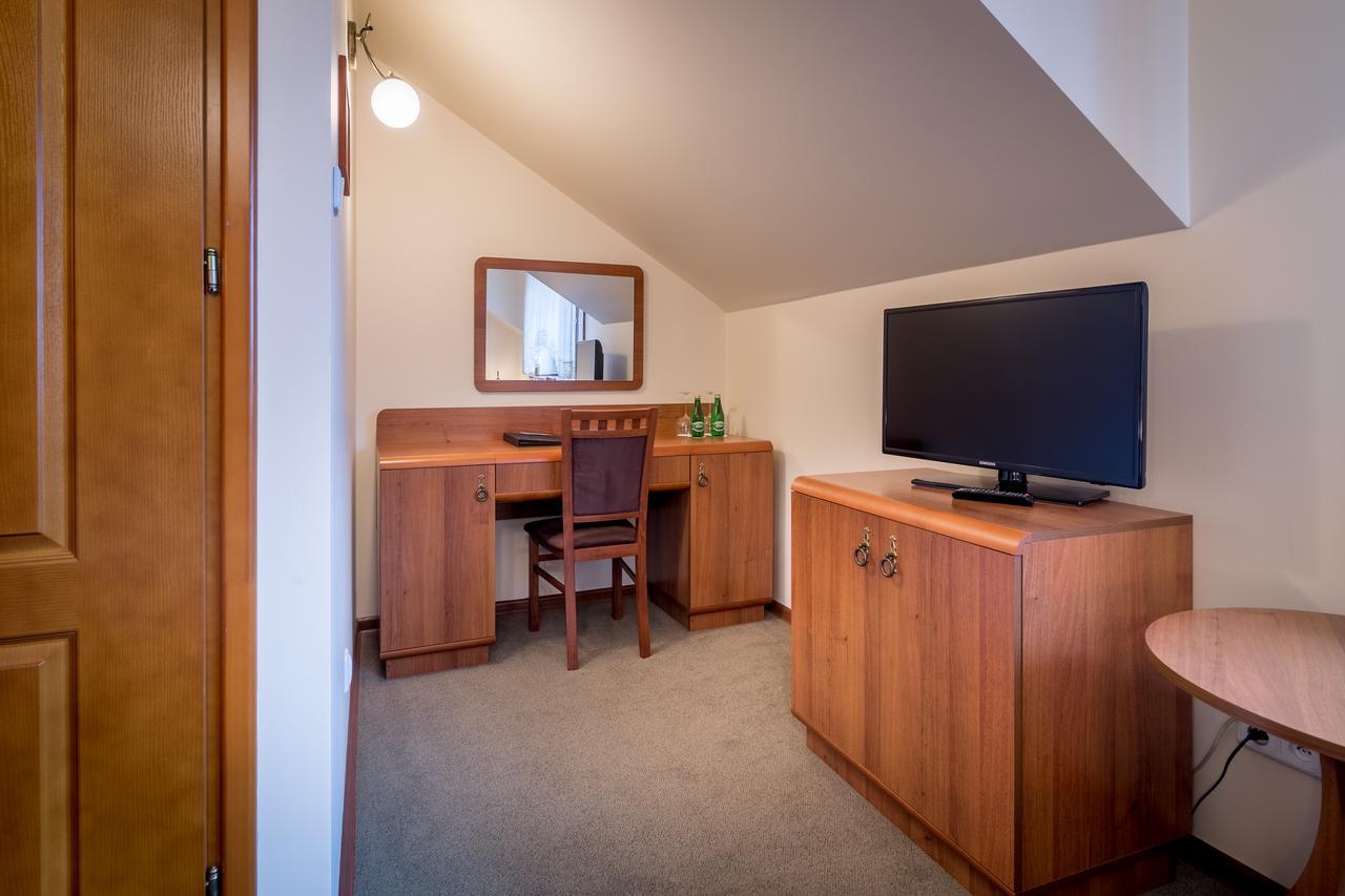 Hotel - Karczma Klimtowka Wolbrom Ngoại thất bức ảnh