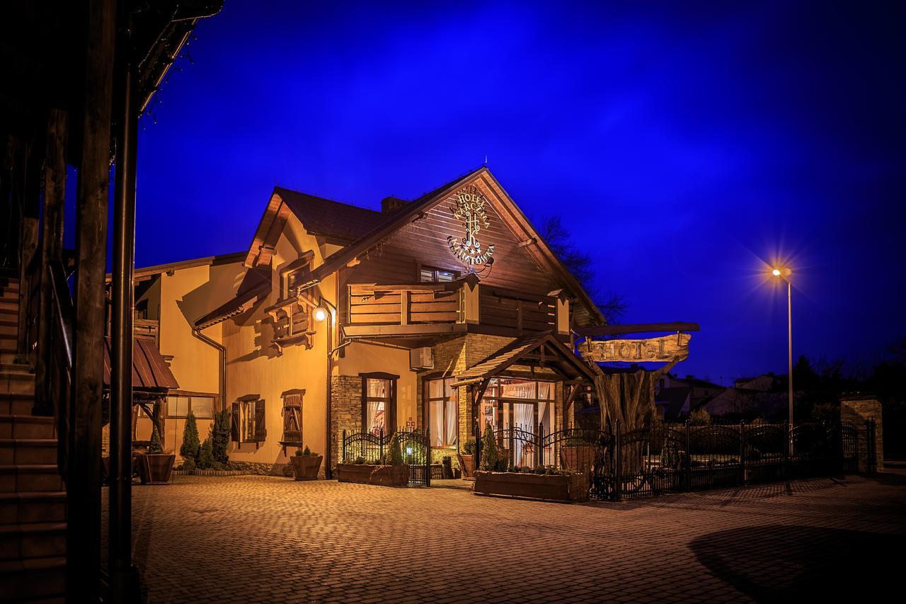 Hotel - Karczma Klimtowka Wolbrom Ngoại thất bức ảnh